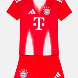 FC BAYERN 2025/2026 HOME BABYKIT UNISEX SET - Football shirt - red FC BAYERN 2025/2026 HOME BABYKIT UNISEX SET - Football shirt - red