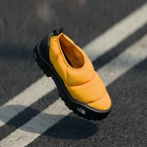 BASE CAMP THERMOBALL MULE UNISEX - Clogs - summit gold/black BASE CAMP THERMOBALL MULE UNISEX - Clogs - summit gold/black