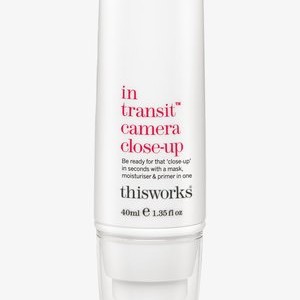 THIS WORKS IN TRANSIT CAMERA CLOSE-UP - Moisturiser THIS WORKS IN TRANSIT CAMERA CLOSE-UP - Moisturiser