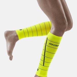 THE RUN COMPRESSION REFLECTIVE CALF SLEEVES WOMEN - MADE IN GERMANY - Leg sleeves - neon yellow THE RUN COMPRESSION REFLECTIVE CALF SLEEVES WOMEN - MADE IN GERMANY - Leg sleeves - neon yellow