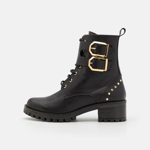 Lace-up ankle boots - black