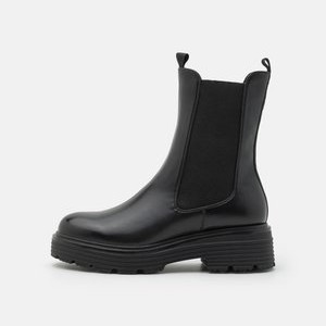 Platform ankle boots - black