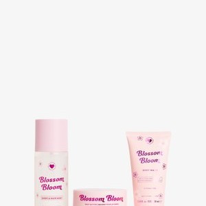 I HEART REVOLUTION BLOSSOM BLOOM BATH & BODY GIFT SET - Bath and body set I HEART REVOLUTION BLOSSOM BLOOM BATH & BODY GIFT SET - Bath and body set