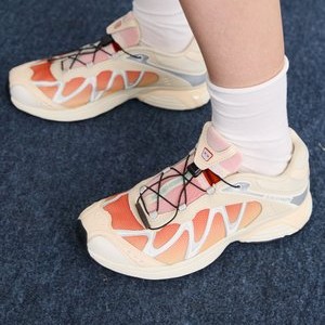 XT-WHISPER UNISEX - Trainers - shortbread/red orange/footwear silver XT-WHISPER UNISEX - Trainers - shortbread/red orange/footwear silver