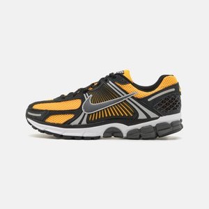 ZOOM VOMERO 5 FEST UNISEX - Trainers - sundial/black/metallic silver/light smoke grey/white ZOOM VOMERO 5 FEST UNISEX - Trainers - sundial/black/metallic silver/light smoke grey/white