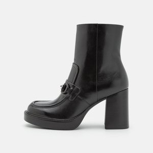 Platform ankle boots - black