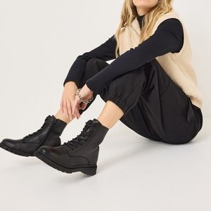 Platform ankle boots - black