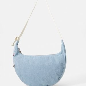 BROOKLYN MEDIUM SHOULDER BAG - Cross body bag - indigo light BROOKLYN MEDIUM SHOULDER BAG - Cross body bag - indigo light