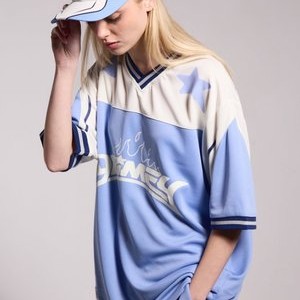 INFAMOUS DEEPER V NECK - Print T-shirt - azul claro INFAMOUS DEEPER V NECK - Print T-shirt - azul claro