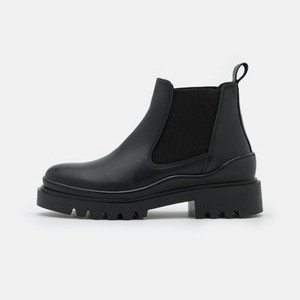 Platform ankle boots - black