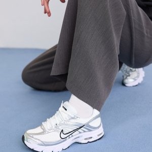 AIR MAX MOTO 2K - Trainers - white/black/summit white/photon dust/smoke grey AIR MAX MOTO 2K - Trainers - white/black/summit white/photon dust/smoke grey