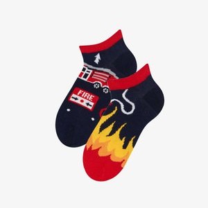 1 PAAR MIT 2 UNTERSCHIEDLICHEN DESIGNS, MOTIV: FEUERWEHR - Socks - mehrfarbig 1 PAAR MIT 2 UNTERSCHIEDLICHEN DESIGNS, MOTIV: FEUERWEHR - Socks - mehrfarbig